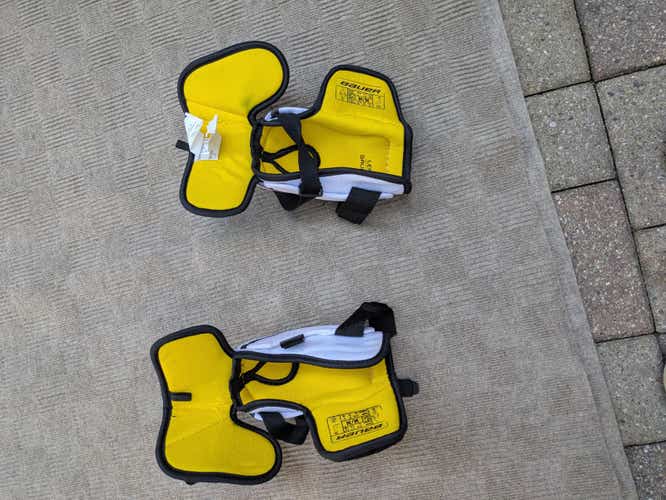 Senior Medium Bauer Supreme 150 Elbow Pads (Used)