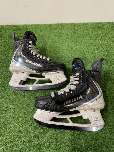 Intermediate Bauer Vapor Flylite Hockey Skates Size 4.5 (Used)