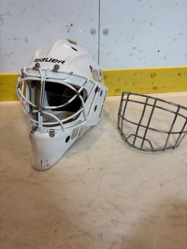Senior Medium 2024 Bauer 960 Goalie Mask with cheater cage (Used)