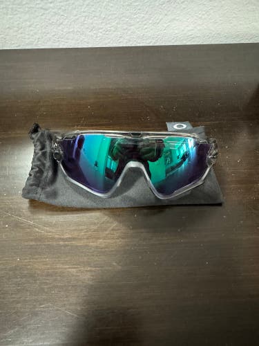 Gray Unisex One Size Fits All Oakley Sunglasses (Used)