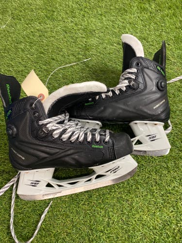 Senior Reebok Ribcor Pump Hockey Skates Regular Width 7 (Used)