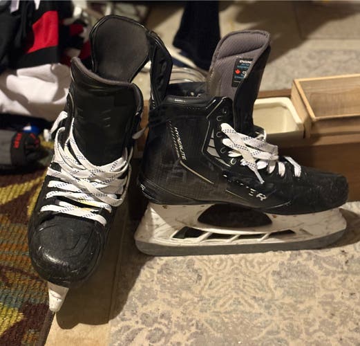 2021 Bauer Vapor Hyperlite Hockey Skates Extra Wide Width 9.5 (Used)