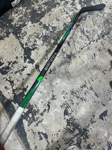 Senior Bauer Vapor Flylite Hockey Stick Right Handed P28 41 Flex (Used)