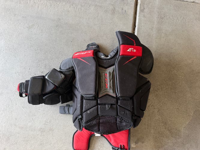 Small / Medium CCM E1.9 Goalie Chest Protector (Used)