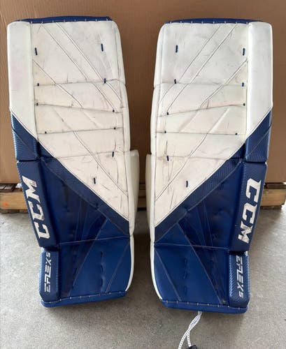 Senior CCM EFlex 5 Goalie Leg Pads 32" +1.5