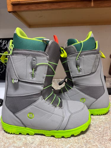 Men's Size 12 Burton Moto Snowboard Boots All Mountain (Used) 12.0 boot