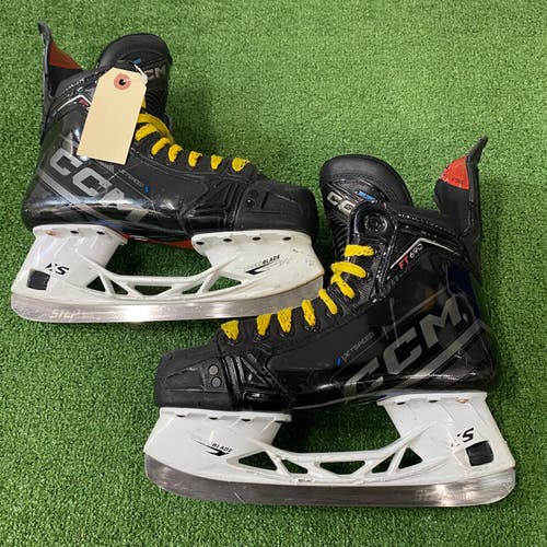 Intermediate CCM JetSpeed FT690 Hockey Skates | Size 5.5