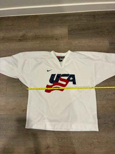 White Large Adult Unisex Nike Jersey (Used)