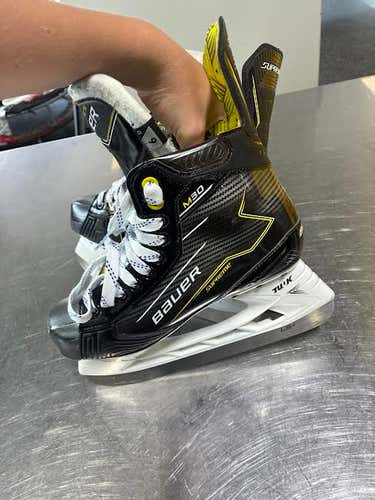 Bauer Supreme M30 Hockey Skates Size 5 (Used)