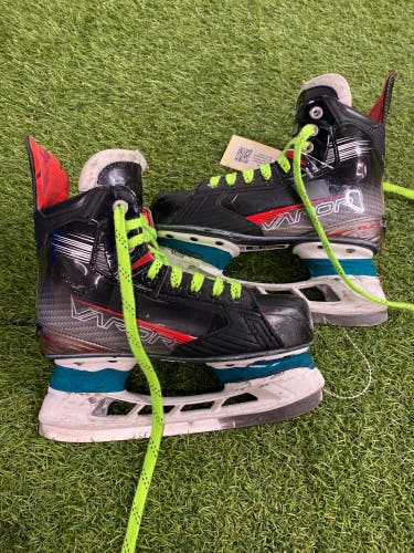 Intermediate Bauer S23 Vapor Select (SMU) Hockey Skates Size 3.5 (Used)