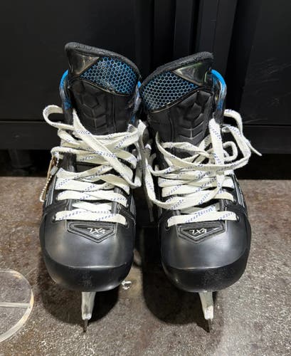True Catalyst 7x4 Intermediate Hockey Goalie Skates | Size 6