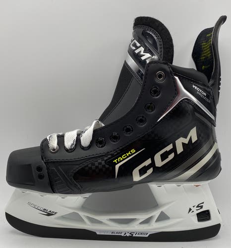 NEW CCM Tacks Vector Premier Skates Size 7.5 R
