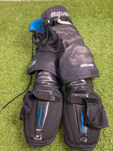 Black Youth Medium Bauer prodigy Hockey Pants (Used)