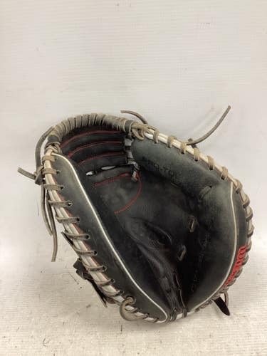 Used Wilson A700 BB/SB Catchers RH Throw Black 32 1/2" 11851-S000051957