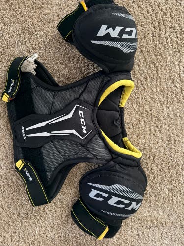 Small Junior CCM Shoulder Pads (Used)