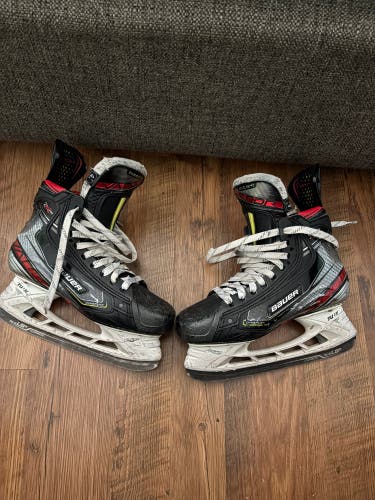 2019 Bauer Vapor 2X Pro Hockey Skates Regular Width Size 4.5 (Used)