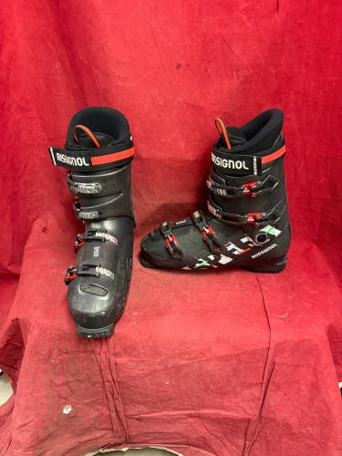 Skis Books: Rossignol Speed 120 alpine ski boot with four adjustable buckles and a red power strap.