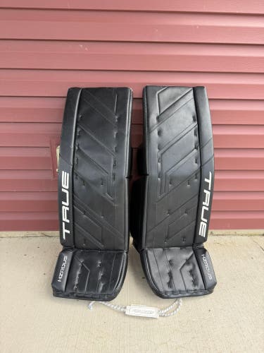 35" True HZRDUS 7X4 Goalie Leg Pads (Used)