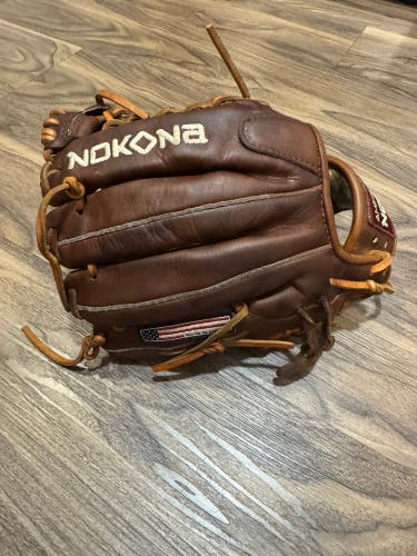 Nokona Walnut W-200 RHT Baseball Glove 11.25" (Used)