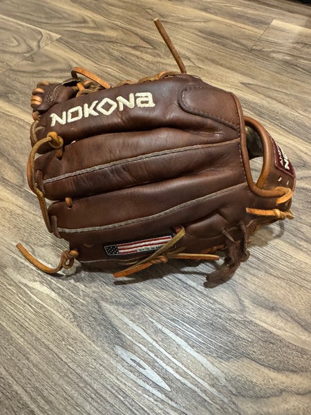 Nokona Walnut W-200 RHT Baseball Glove 11.25" (Used)