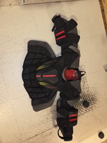 Small 2023 Bauer Vapor Hyperlite 2 Goalie Chest Protector (Used)