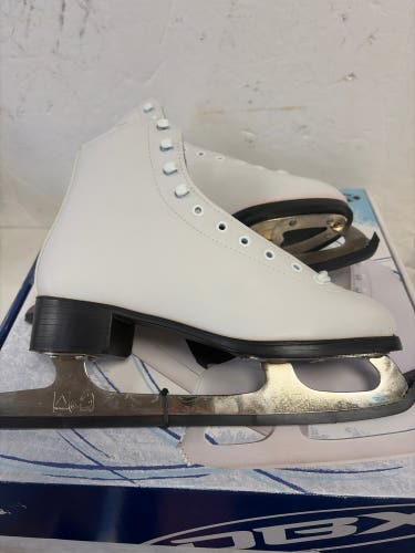 DBX Figure Skates B Adult 7 (New)