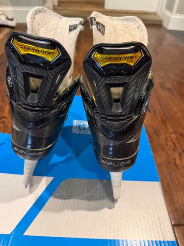 Black 2022 Bauer Supreme 3S Pro Hockey Skates Regular Width Pro Stock Size 3 (Used)