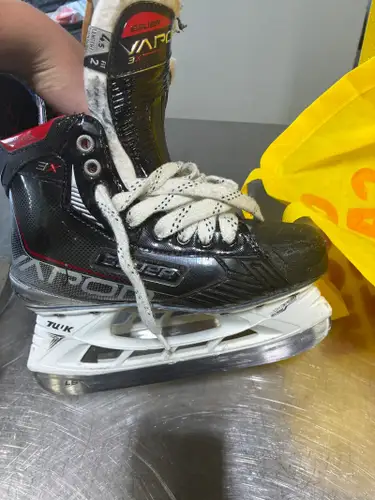 Bauer Vapor 3X Hockey Skates Size 4.5 (Used)