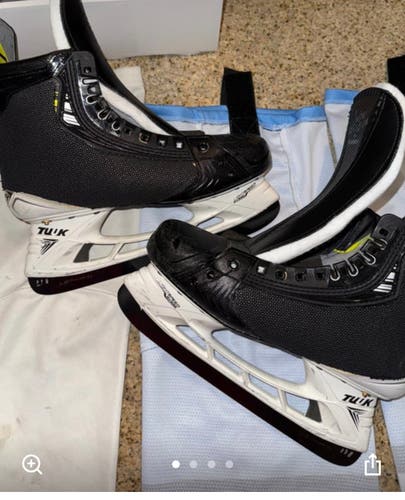 2023 Bauer Vapor Hyperlite 2 Hockey Skates Regular Width Pro Stock 8.5 (Used) with steel