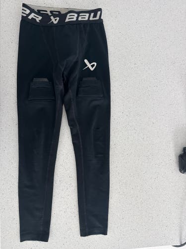 Black XS Kids Unisex Bauer Compression (Used)