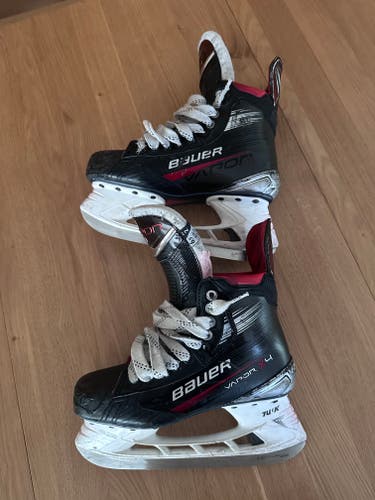2023 Bauer Vapor X4 Hockey Skates Regular Width 6.5 (Used)