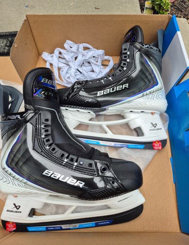 Brand new Bauer Vapor Flylite skates