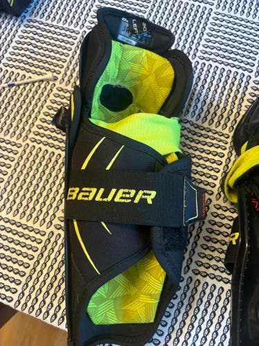 Junior Bauer Vapor X20 12" Shin Pads (Used)