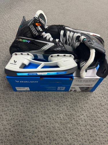 Bauer Supreme F50 Pro Hockey Skates Size 5 (New) Fit 2