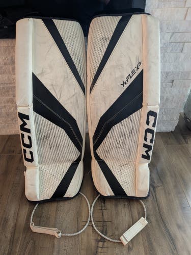 26" CCM YTFLEX 3 Goalie Leg Pads (Used)