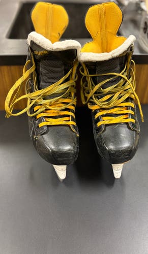 Black Bauer Supreme 160 Hockey Skates