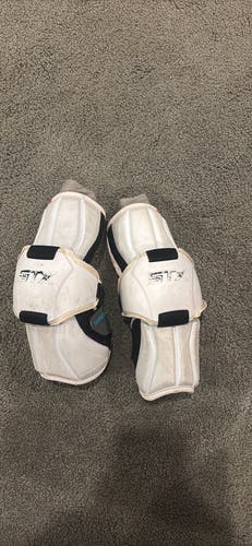 Medium Youth STX Surgeon 500 Arm Pads (Used)