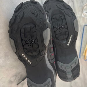 Women's Size 8 Shimano Bike Shoes (Used)