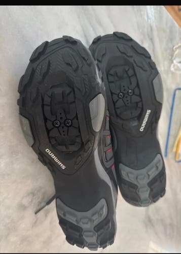 Women's Size 8 Shimano Bike Shoes (Used)