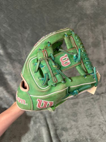 Green Wilson A2000 RH Infield Baseball Glove 11.5" (Used)