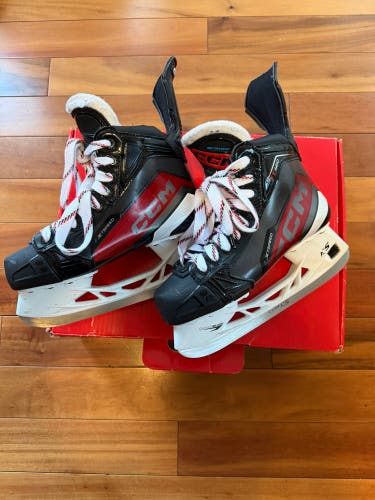 Black CCM JetSpeed FT 680 Hockey Skates Regular Width Size 5 (New)