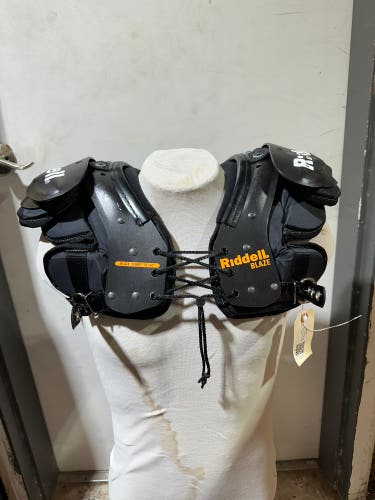 Small Youth Riddell Blaze Shoulder Pads (Used)