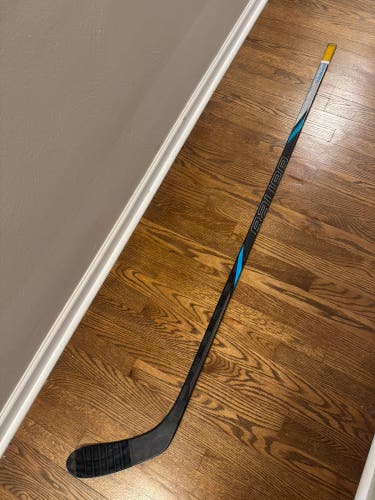Senior Bauer Nexus Tracer Right Handed Hockey Stick Toe Pattern 87 Flex p28