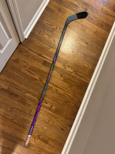 Senior Bauer Nexus Tracer Right Handed Hockey Stick Toe Pattern 87 Flex P28