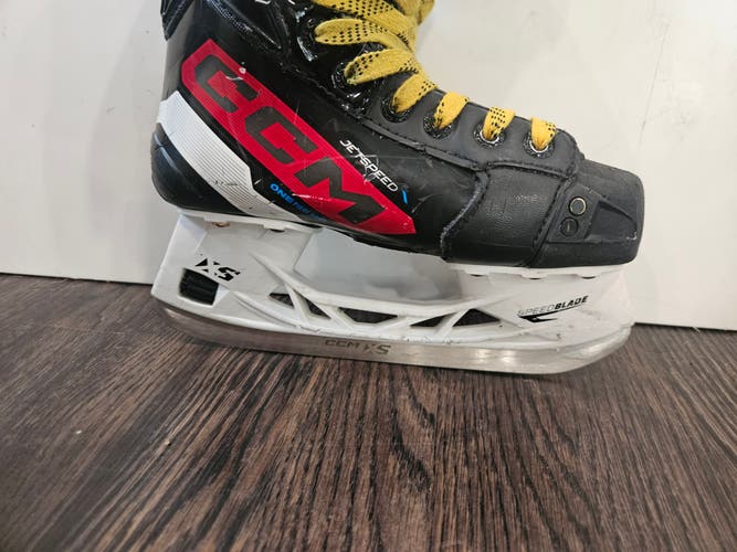 CCM JetSpeed FT670 Hockey Skates Size 1 (Used)