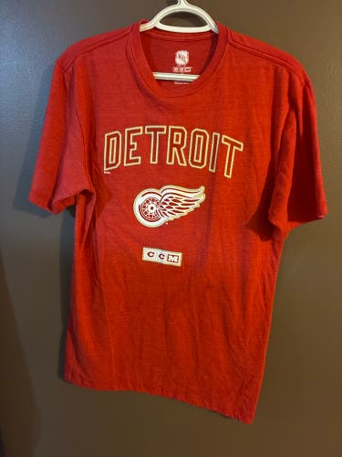 Detroit Red Wings  CCM Shirt (Used)
