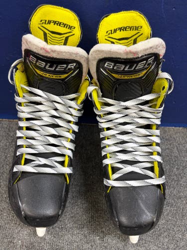 2022 Bauer Supreme M4 Hockey Skates Size 5 (Used)