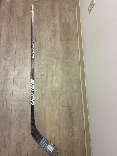 Like New Intermediate Bauer Left Hand Vapor Hyperlite Hockey Sticks P88 50 Flex