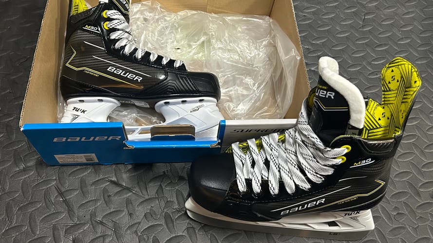 Bauer Supreme M30 Hockey Skates Regular Width Size 5.5 (New)