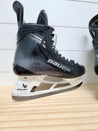 Rare custom Black Bauer Vapor Hyperlite 2 Hockey Skates 9 (Used)